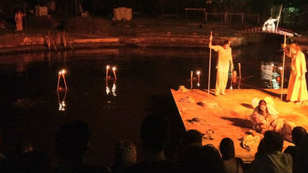 Risultati immagini per teatro in zattera