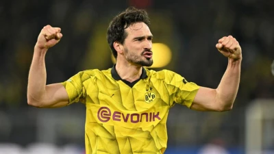 Roma, Hummels tra ironia e polemica: la critica social