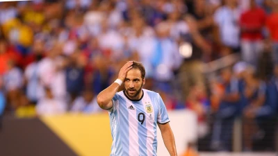 WENGER BLOCCA L'AFFARE HIGUAIN