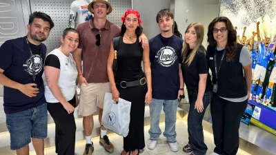 Dua Lipa a Napoli: visita a sorpresa nel cuore del centro storico
