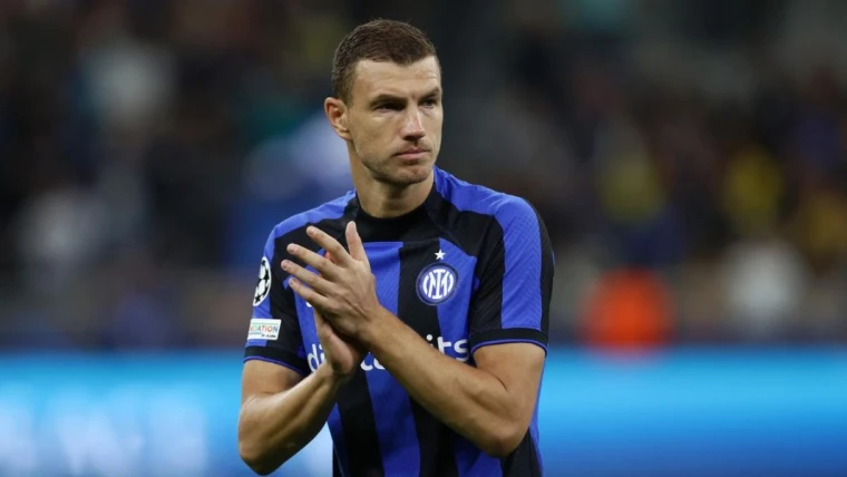 Fiorentina, le pesanti parole di Dzeko dopo la sconfitta in Conference: "Facciamo cagare, dai tifosi ci vuole più sostegno"