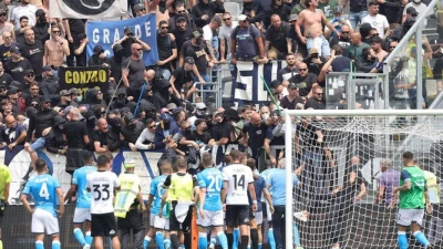 Dazn - Scontro tifosi in Spezia-Napoli: ecco cosa è successo
