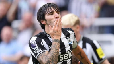 Milan, Tonali sbarca a Londra e ricorda il suo passato rossonero: “Scherzo sempre sul ritorno a Milano, magari un giorno…”