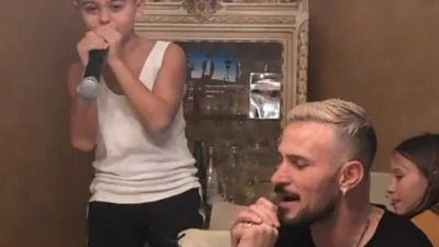 VIDEO Floro Flores alias Ricciardi: il bomber in versione neomelodica!