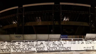 Napoli, la Curva A ricorda Juliano: "Addio Totonno, ci regalasti il più grande"