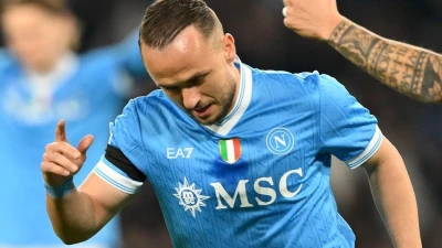 Juventus su Lobotka, il Napoli prende tempo: De Laurentiis valuta la mossa decisiva