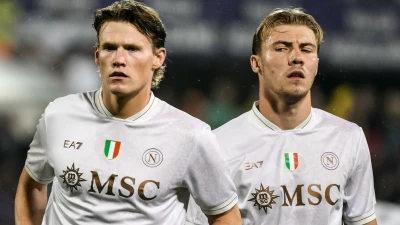 Napoli-Como, formazioni ufficiali: torna Hojlund dal 1', Fabregas punta tutto su Nico Paz