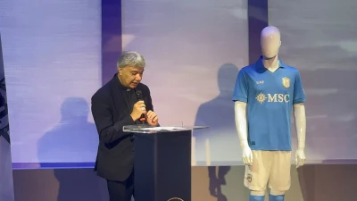 Napoli, il cardinale Battaglia alla presentazione della nuova divisa azzurra: "Questa maglia, ricordi a tutti noi, che apparteniamo a una storia grande, fatta di dignità, orgoglio pulito e speranza tenace"