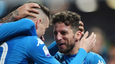 FOTO - NAPOLI IN PARTENZA: ECCO LO SCATTO DI RITO