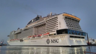 Insigne, Ancelotti e Llorente in visita alla MSC Bellissima firmano autografi ai turisti a bordo