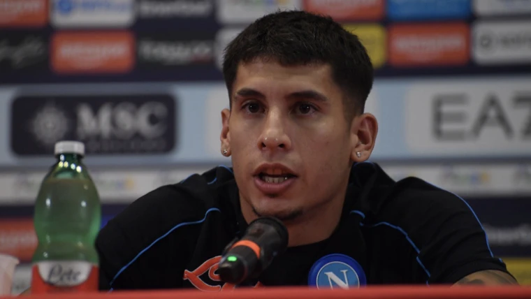 Olivera si presenta: “Cavani mi ha consigliato Napoli, onorerò la 17 di Hamsik”