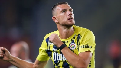 Fiorentina, sempre più vicino l’arrivo di Dzeko: battuta la concorrenza del Bologna