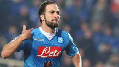 Higuain, l'Arsenal chiama. De Laurentiis blocca Giaccherini e Pereyra