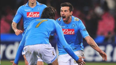 Napoli, applausi per Lavezzi e Cavani