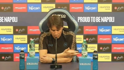 Napoli, la conferenza stampa di Conte: "Non è una novità gestire il primo posto"