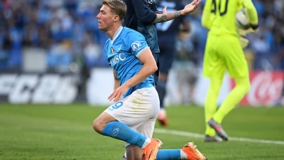 Napoli, problemi per Hojlund durante la seduta mattutina: il danese costretto a lasciare il campo