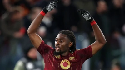 Roma-Lazio, il derby e la volata Champions: fischio d'inizio alle 12:30 in contemporanea con Milan, Juve e Napoli