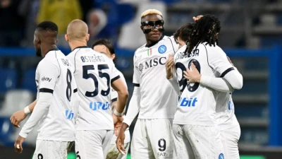 Lo schiaffo di Racic sveglia il Napoli che mette la sesta: Kvara-Osi debordanti, Sassuolo annichilito