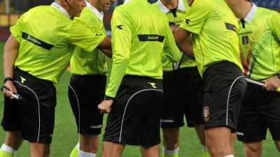 Cagliari-Napoli, l'arbitro sarà Doveri: Mariani al Var