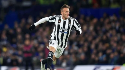 Sky- Napoli, spunta Arthur per il centrocampo: sondaggio per il brasiliano