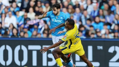 Napoli-Verona, la moviola: arbitro e Var riescono a perdersi due rigori