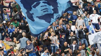 Che figura Napoli! Biglietti omaggio solo per i distinti: tifosi imbufaliti, scatta la protesta