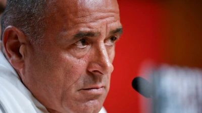 Napoli, Calzona in conferenza stampa: "Quello che dice il presidente non mi riguarda"