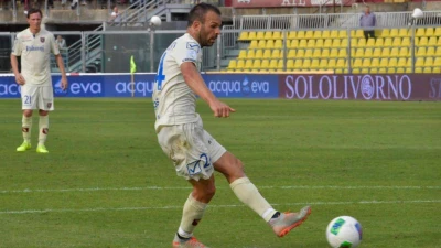 Lecce-Vicenza, il salentino Majer insulta la madre (morta da poco) di Meggiorini e si pente: "Scusa Riccardo"