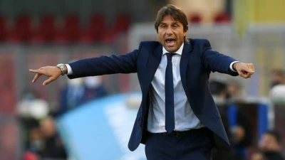 Conte, Nino D'Angelo fa il tifo per l'ex ct: "Napoli già ti ama" VIDEO