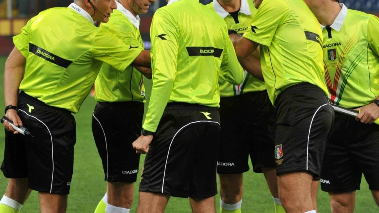 Cagliari-Napoli, l'arbitro sarà Doveri: Mariani al Var