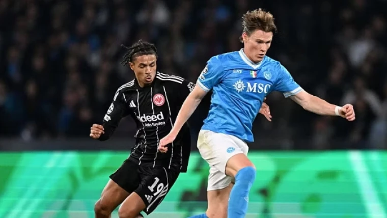 Sbadigli, errori, un grande Anguissa. Solo 0-0 con l'Eintracht, la Champions azzurra ora è tutta in salita
