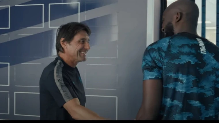 Repubblica- Napoli, tutti in aiuto di Lukaku: non diventi un caso! La nuova formula di Conte soddisfa 9 titolari su 11…