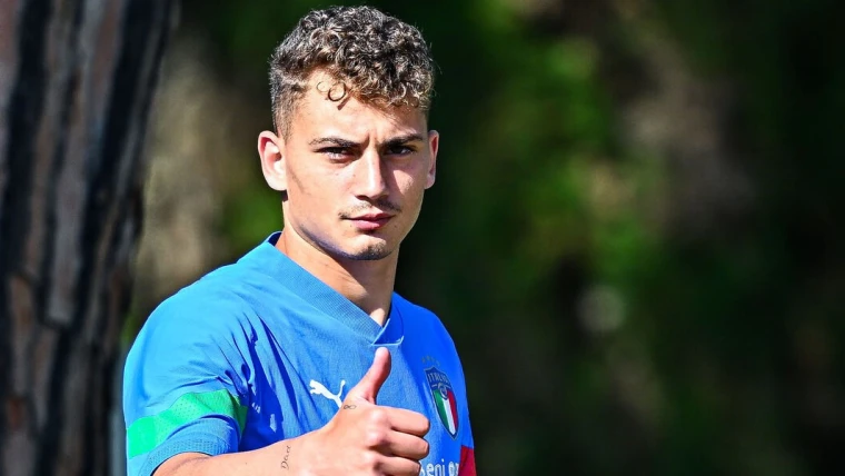Napoli, Esposito resta un obiettivo: il Cagliari fissa il prezzo, Manna valuta tempi e condizioni