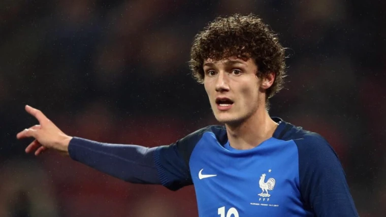 Inter, Pavard lancia la sfida al Napoli: “Andremo al Maradona per vincere”