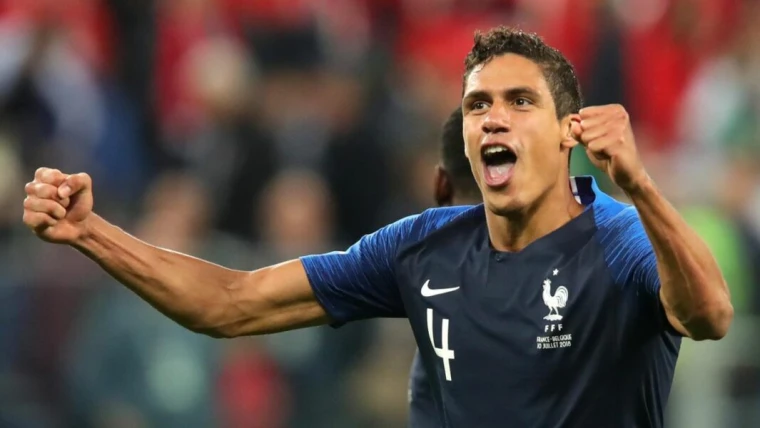Como, le prime parole di Varane e l'emozione di Fabregas: "Giocatore speciale"