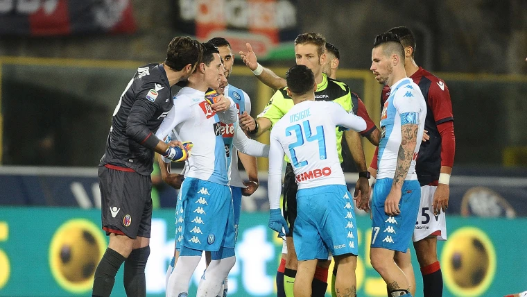 Bologna-Napoli arbitra Giacomelli. Valeri al Var
