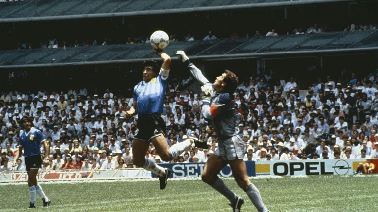 Maradona, il pallone della "Mano de Dios" all'asta negli Usa: valutazione oltre 10 milioni di dollari