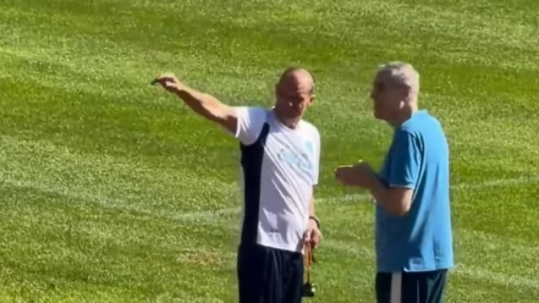Napoli, il nuovo corso di Allegri parte da Dimaro: più pallone, applausi dei tifosi e Hojlund subito protagonista