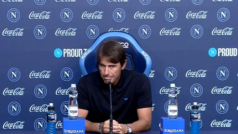 Napoli-Como, la conferenza di Conte: "Inutile andare sempre sui discorsi arbitrale, complimenti ai ragazzi"