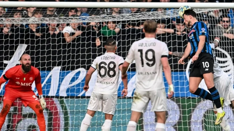 Napoli da Champions, arbitri da rivedere: la classe AIA si conferma il vero limite del calcio italiano