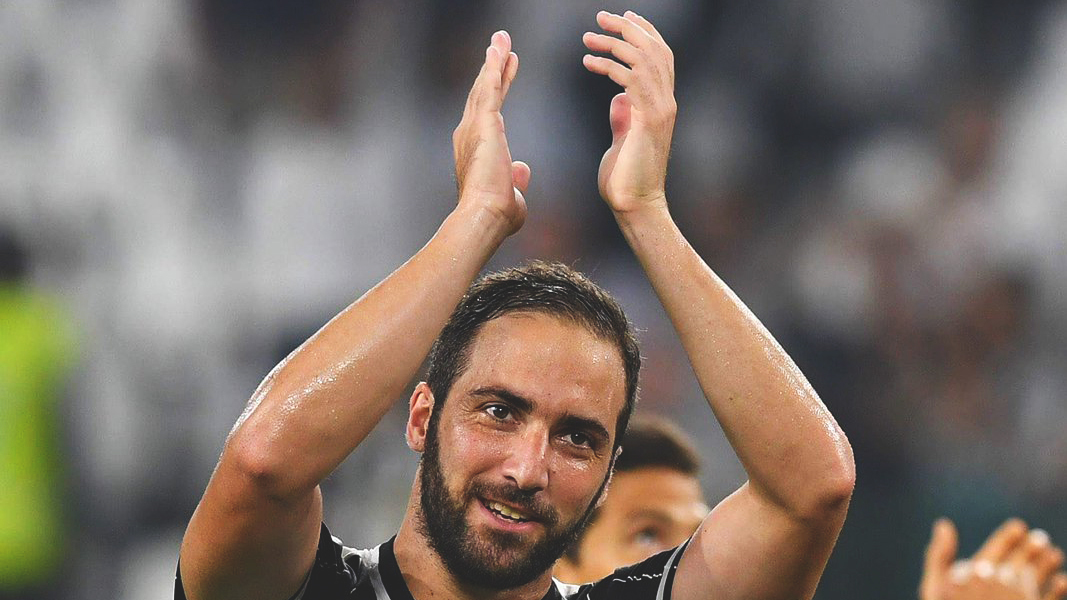 Core n'grato - Dopo tre anni passati sotto l'ombra del Vesuvio, Gonzalo Higuain si è accasato alla Juventus. I bianconeri hanno pagato l'intera clausola prevista nel contratto.