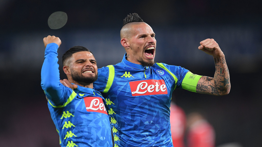 Insigne e Hamsik esultano