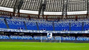 Napoli striscione Maradona